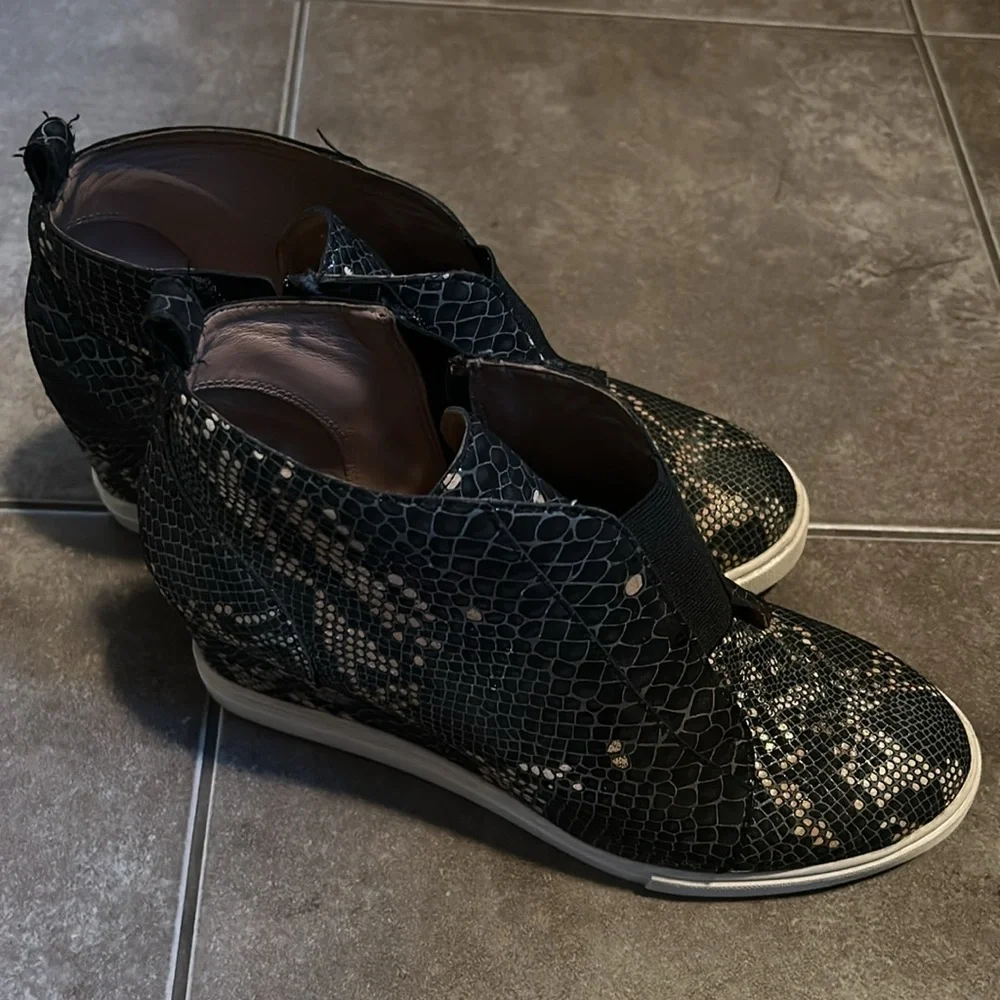 Paolo side zip wedge booties. Snake skin pattern black and gold - Picture 2 of 6